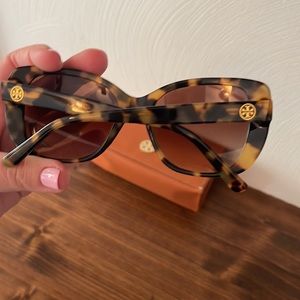 EUC Tory Burch sunglasses